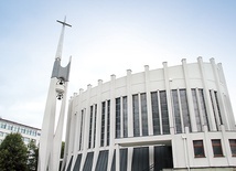 Obiekt wyróżnia się charakterystyczną sylwetką  na tle Śródmieścia.