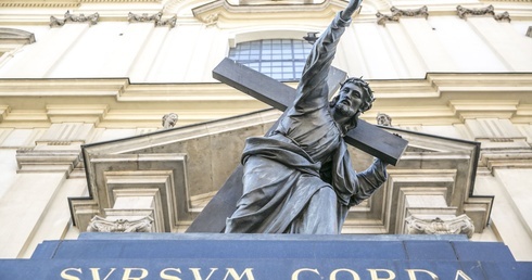 Od 75 lat znów pociesza Warszawę. Chrystus z Krakowskiego Przedmieścia