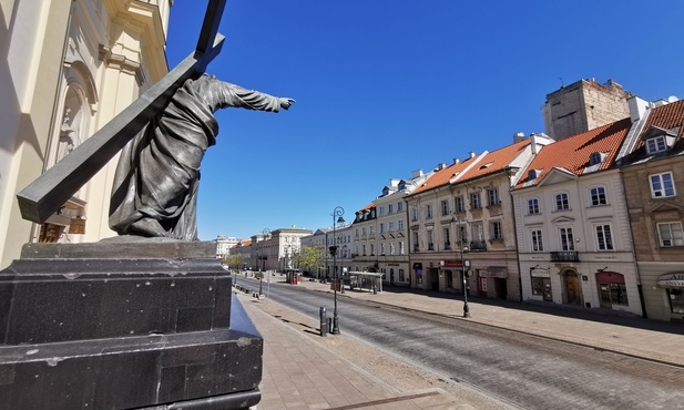 Od 75 lat znów pociesza Warszawę. Chrystus z Krakowskiego Przedmieścia
