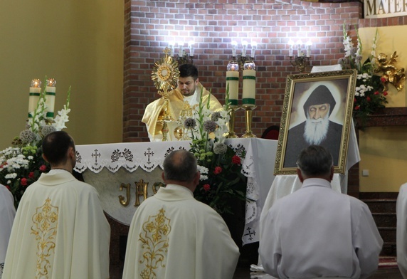 U NMP Matki Miłosierdzia w Oleśnicy. Czy da się naśladować św. Szarbela?