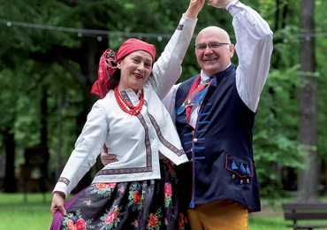 Beata i Zenon Chrobokowie  występują w zespole dla oldbojów Akademickiego Stowarzyszenia Kultury i Folkloru „Patria”.