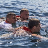 Jezioro Tarnobrzeskie. Uczą się ratować