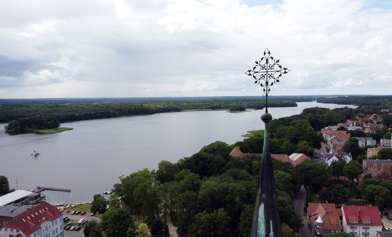 Renowacja tarcz zegara na kościele Mariackim w Szczecinku