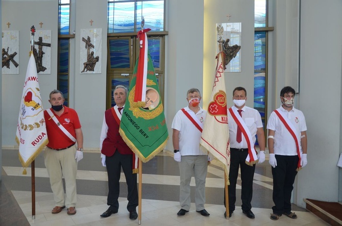 Pielgrzymka honorowych dawców krwi i szpiku kostnego do Łagiewnik