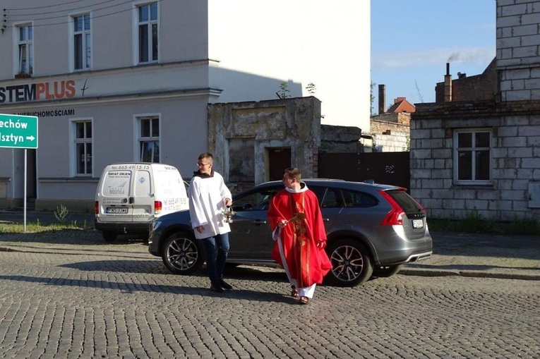 Poświęcenie samochodów we Wschowie