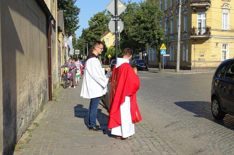 Poświęcenie samochodów we Wschowie