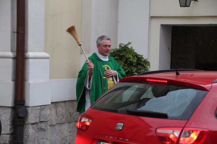 Poświęcenie samochodów we Wschowie