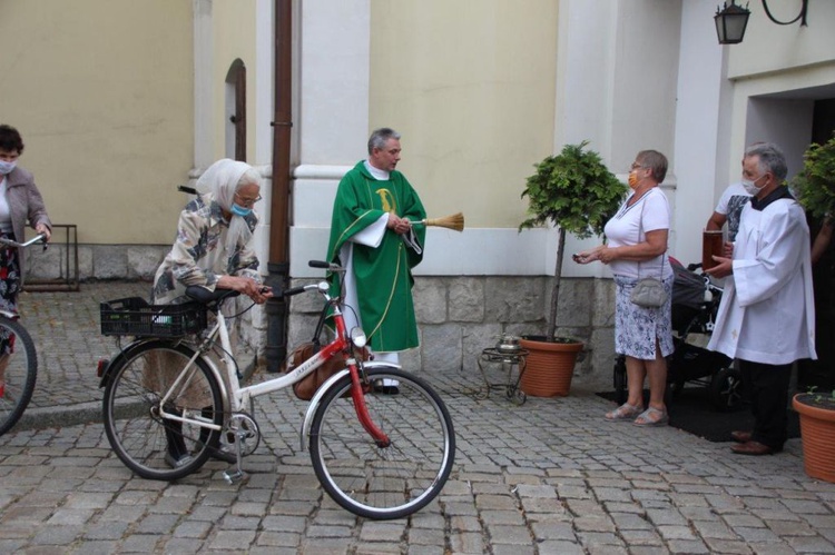 Poświęcenie samochodów we Wschowie