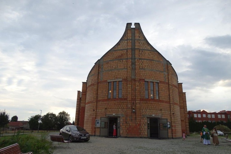 Poświęcenie samochodów we Wschowie