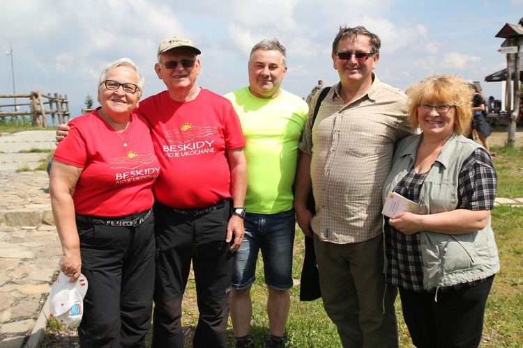 Uczestnicy 8. Ewangelizacji w Beskidach na Hali Miziowej.