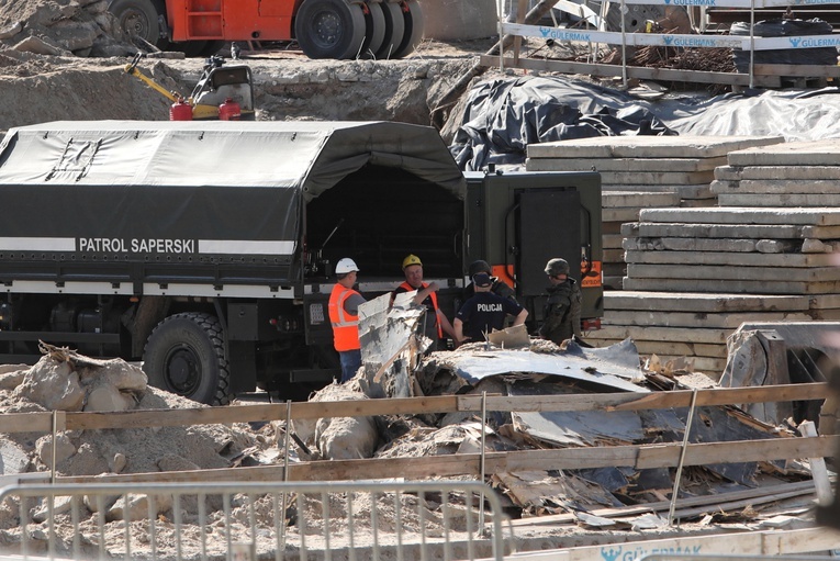 Warszawa. Wydobyto niewybuch znaleziony na Bródnie