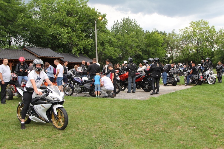 Motocykliści u św. Walentego w Lubiążu