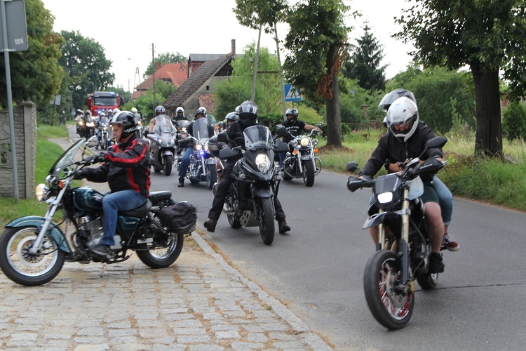 Motocykliści u św. Walentego w Lubiążu