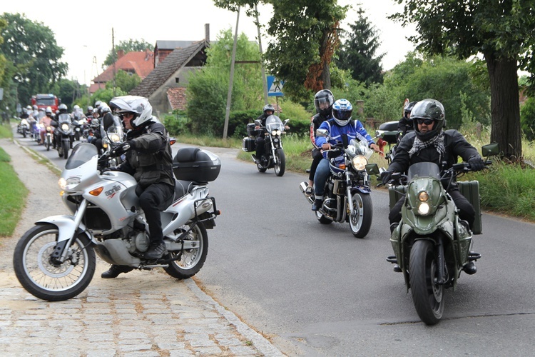 Motocykliści u św. Walentego w Lubiążu