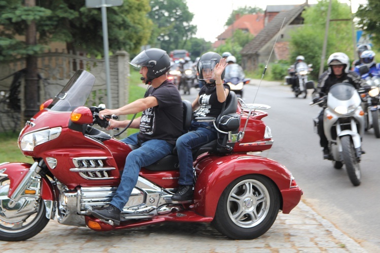 Motocykliści u św. Walentego w Lubiążu