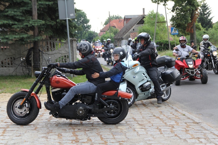 Motocykliści u św. Walentego w Lubiążu