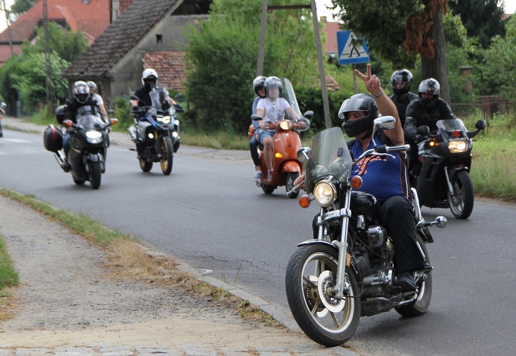 Motocykliści u św. Walentego w Lubiążu