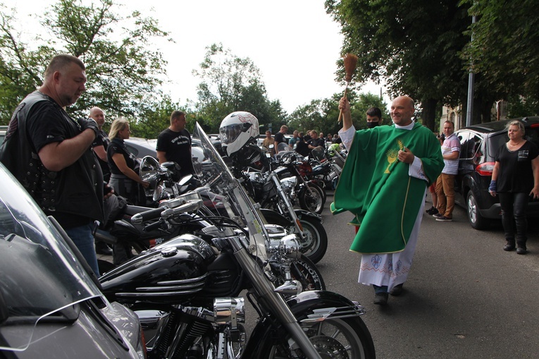 Motocykliści u św. Walentego w Lubiążu