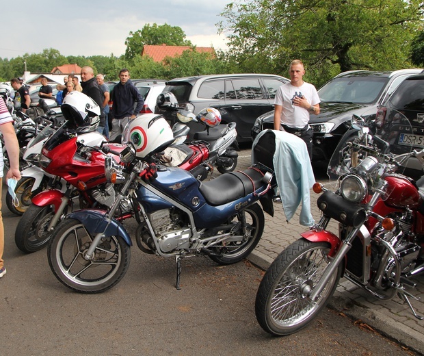Motocykliści u św. Walentego w Lubiążu