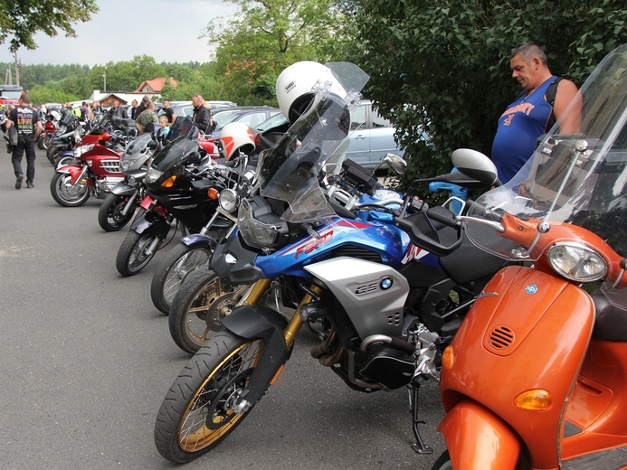 Motocykliści u św. Walentego w Lubiążu