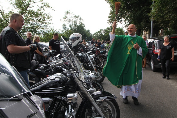 Motocykliści u św. Walentego w Lubiążu