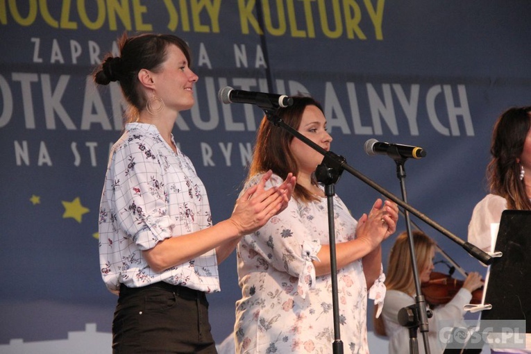 Gorzów Wlkp. Koncert zespołu Nowonarodzeni przy katedrze