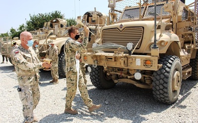 Poświęcenie pojazdów polskich żołnierzy w Afganistanie