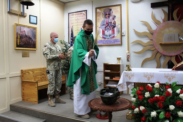 Poświęcenie pojazdów polskich żołnierzy w Afganistanie