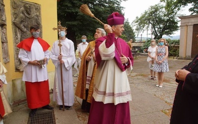 Bp Adam Bałabuch w Wałbrzychu na wizytacji.