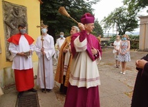 Bp Adam Bałabuch w Wałbrzychu na wizytacji.