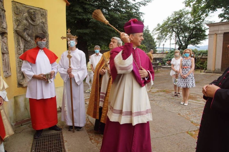 Bp Adam Bałabuch w Wałbrzychu na wizytacji.