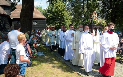 ▲	Od ponad 500 lat pielgrzymi przybywają do oleskiego sanktuarium św. Anny.