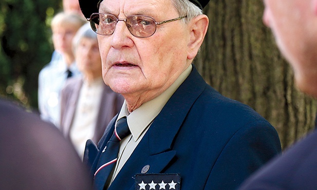 90-letni Stanisław Wołczaski chętnie opowiada młodszym pokoleniom o czasach wojny, szczególnie o Warszawie z 1944 roku.