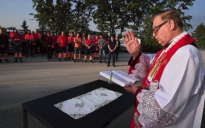 Błogosławieństwo pracowników, pojazdów i maszyn.