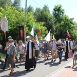 Pątnicy po nocnym marszu dotarli do Domu św. Faustyny 