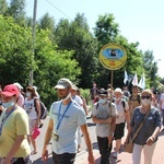 Pątnicy po nocnym marszu dotarli do Domu św. Faustyny 