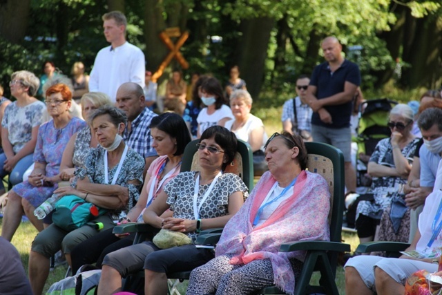 Pątnicy po nocnym marszu dotarli do Domu św. Faustyny 