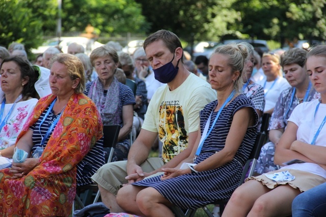 Pątnicy po nocnym marszu dotarli do Domu św. Faustyny 