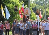 Pątnicy po nocnym marszu dotarli do Domu św. Faustyny 