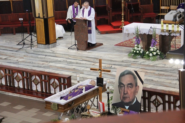 Uroczystości pogrzebowe śp. ks. Wincentego Tokarza