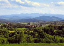 Lutowiska. Panorama bieszczadzkich szczytów.