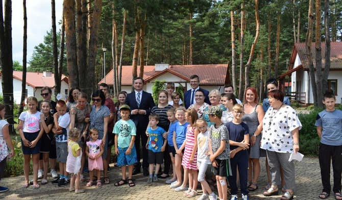 Bojanów. Minister Ziobro u rodzin na turnusach Caritas