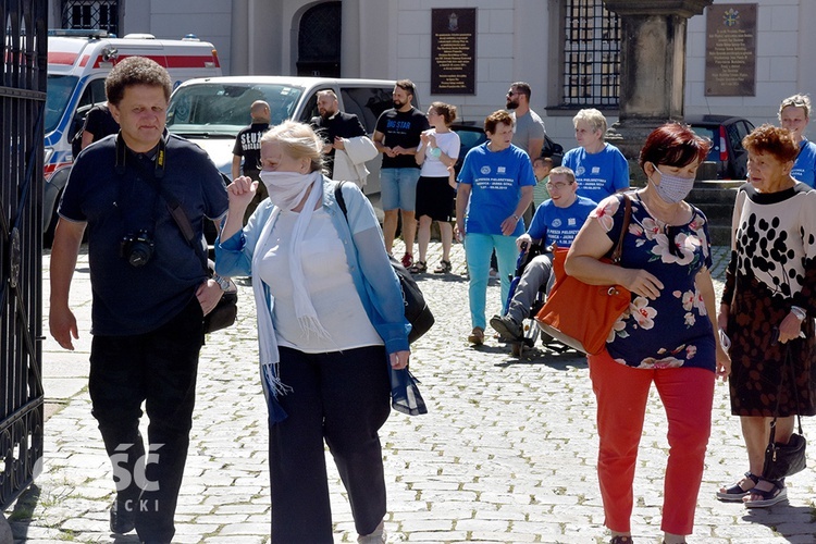 Pożegnanie pieszych pątników pieszej pielgrzymki na Jasną Górę