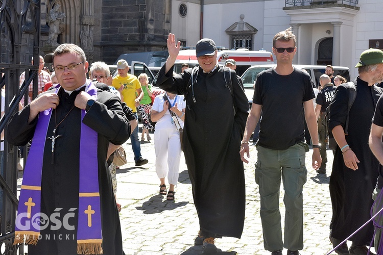 Pożegnanie pieszych pątników pieszej pielgrzymki na Jasną Górę