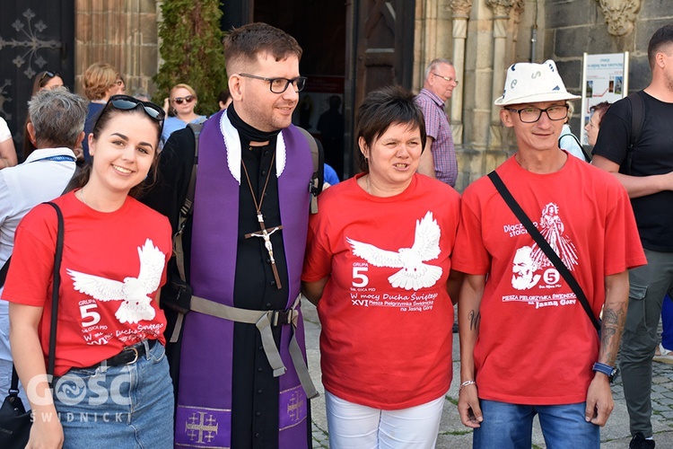 Pożegnanie pieszych pątników pieszej pielgrzymki na Jasną Górę