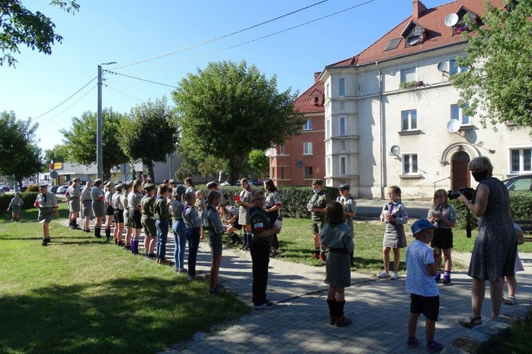 Harcerze ze Wschowy uczcili Powstańców Warszawskich