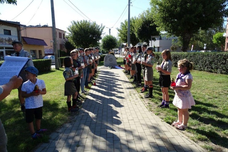 Harcerze ze Wschowy uczcili Powstańców Warszawskich