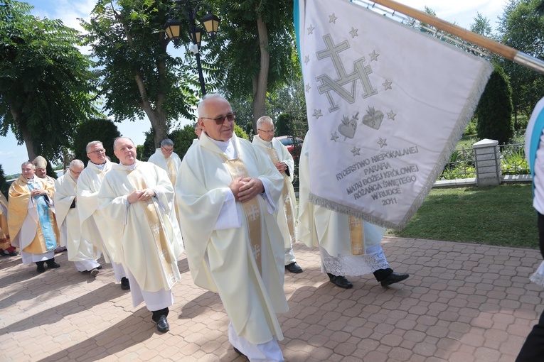 Nowy ołtarz w Niecieczy