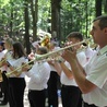 Orkiestra z Roczyn najpierw towarzyszyla pielgrzymom podczas Mszy św. na Trzonce, a następnie dała koncert muzyki rozrywkowej.