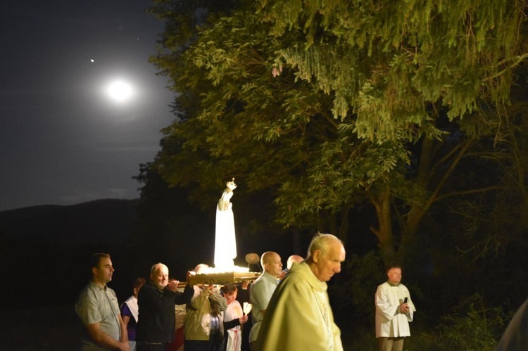 Msza św. i procesja różańcowa w sanktuarium fatimskim